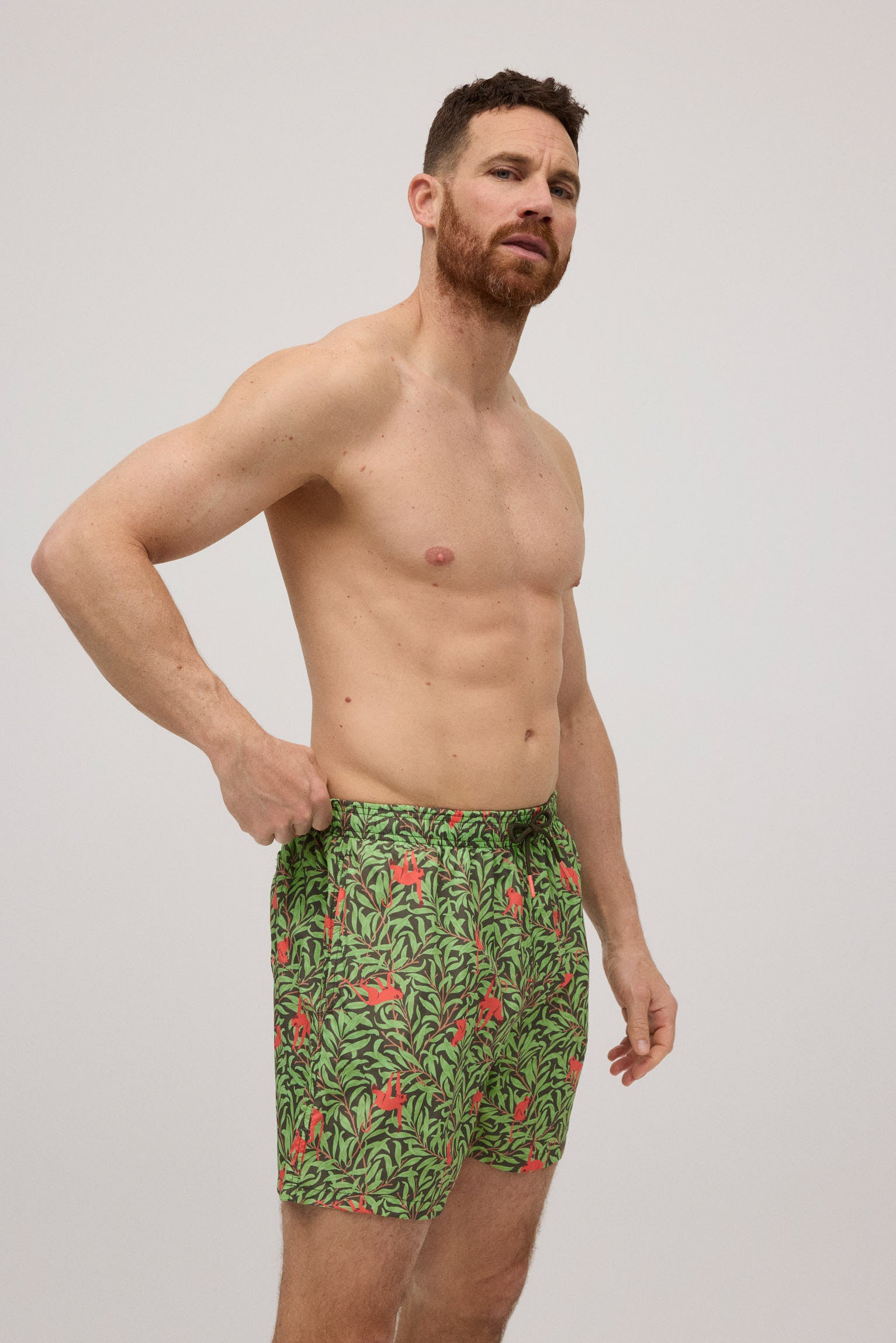 Bañador medio ligero estampado monos