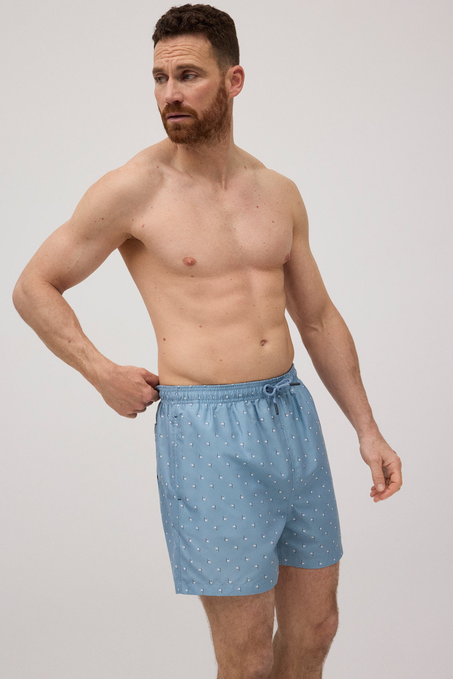 Bañador medio estampado palmeras