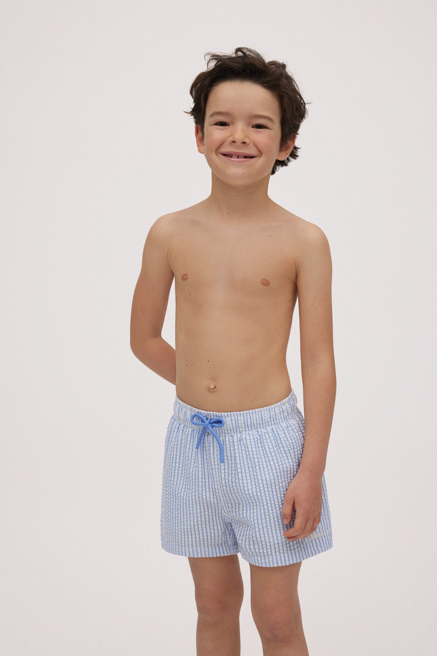 Bañador niño corto rayas azules con textura
