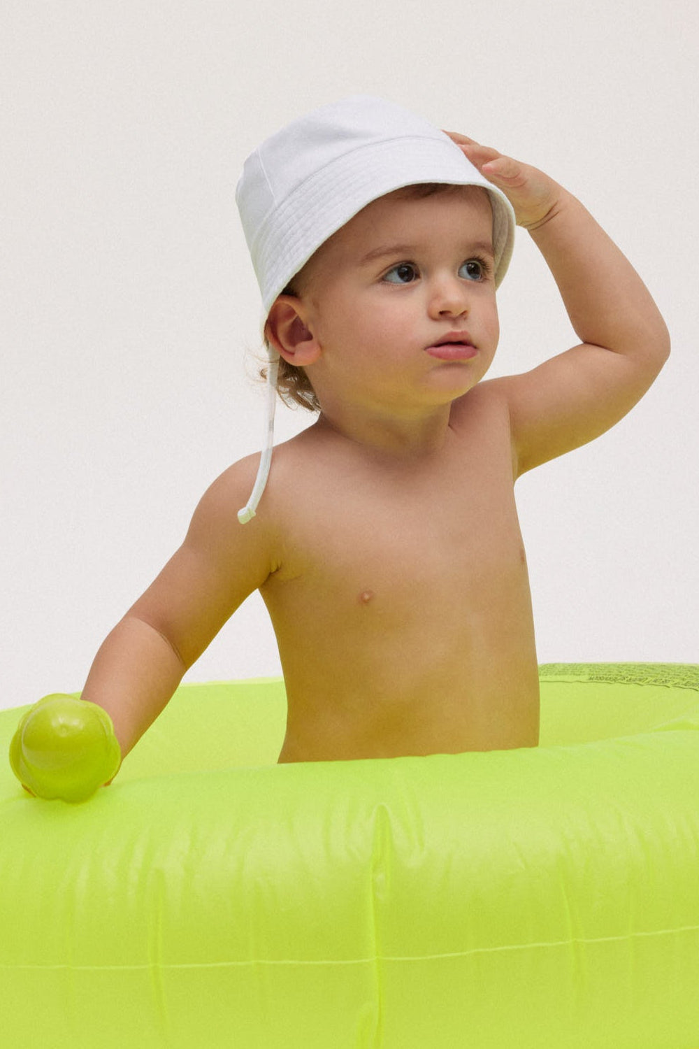 Gorro de playa bebé de algodón blanco ala recta