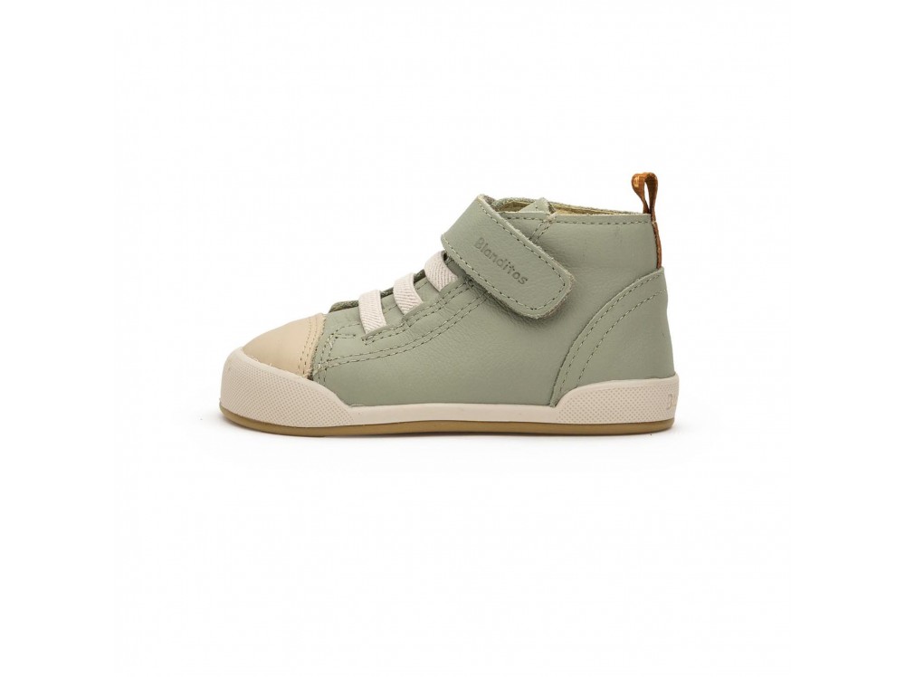 Botita verde con velcro y cordón elástico BOSTON de Blanditos by Crios