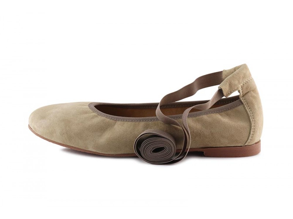 Bailarina en ante beige con cintas al tobillo Jeromin
