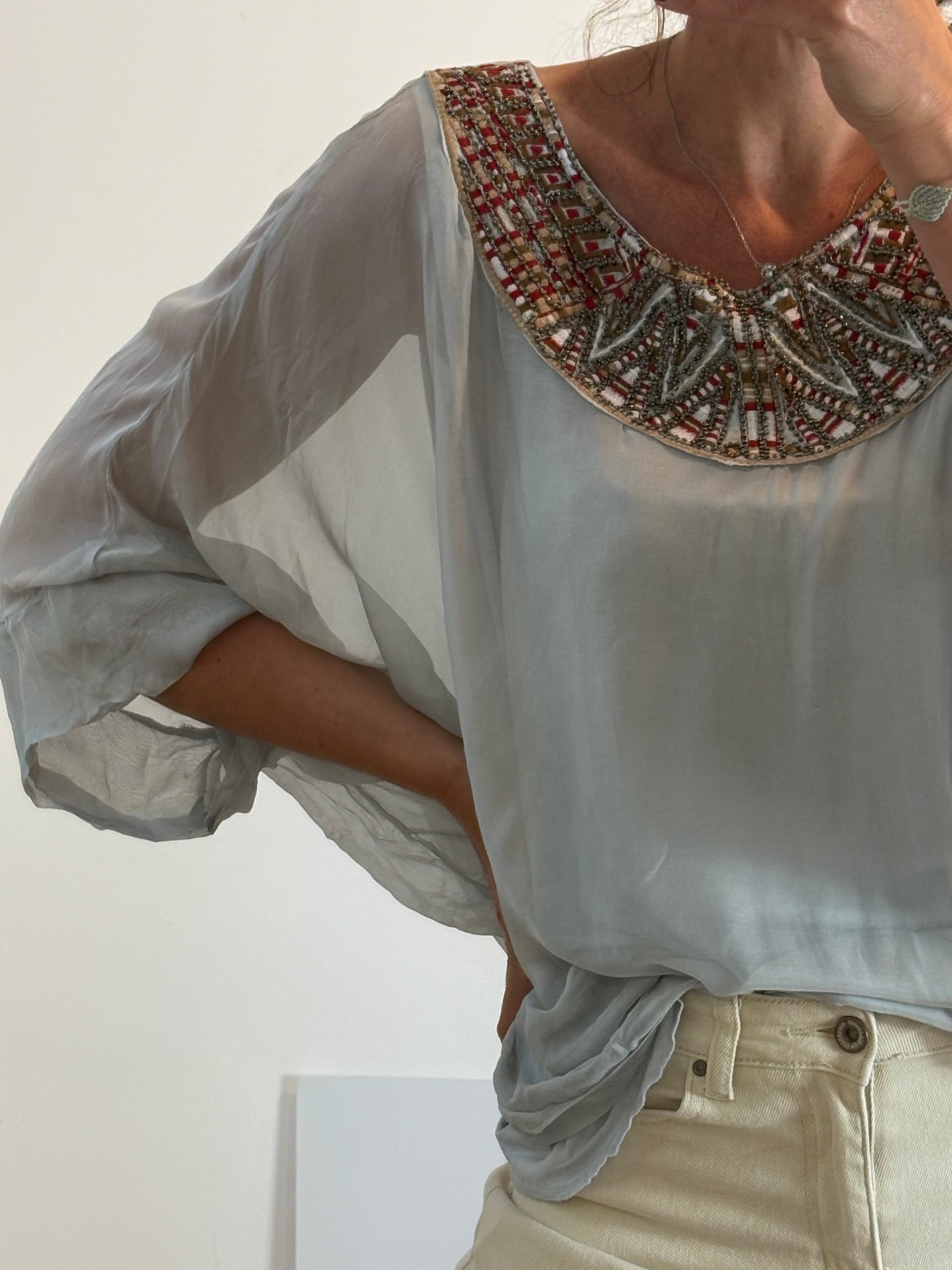 OTRAS. Blusa capa. TU (L)