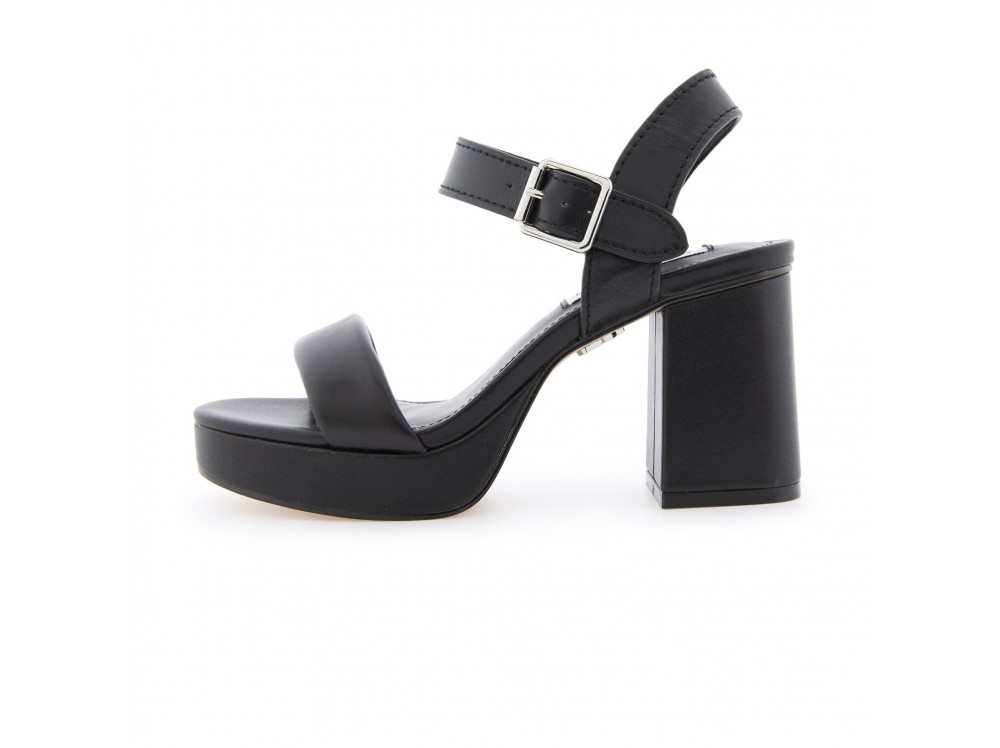 Sandalia de piel negra con tacón FREEFALL de Steve Madden