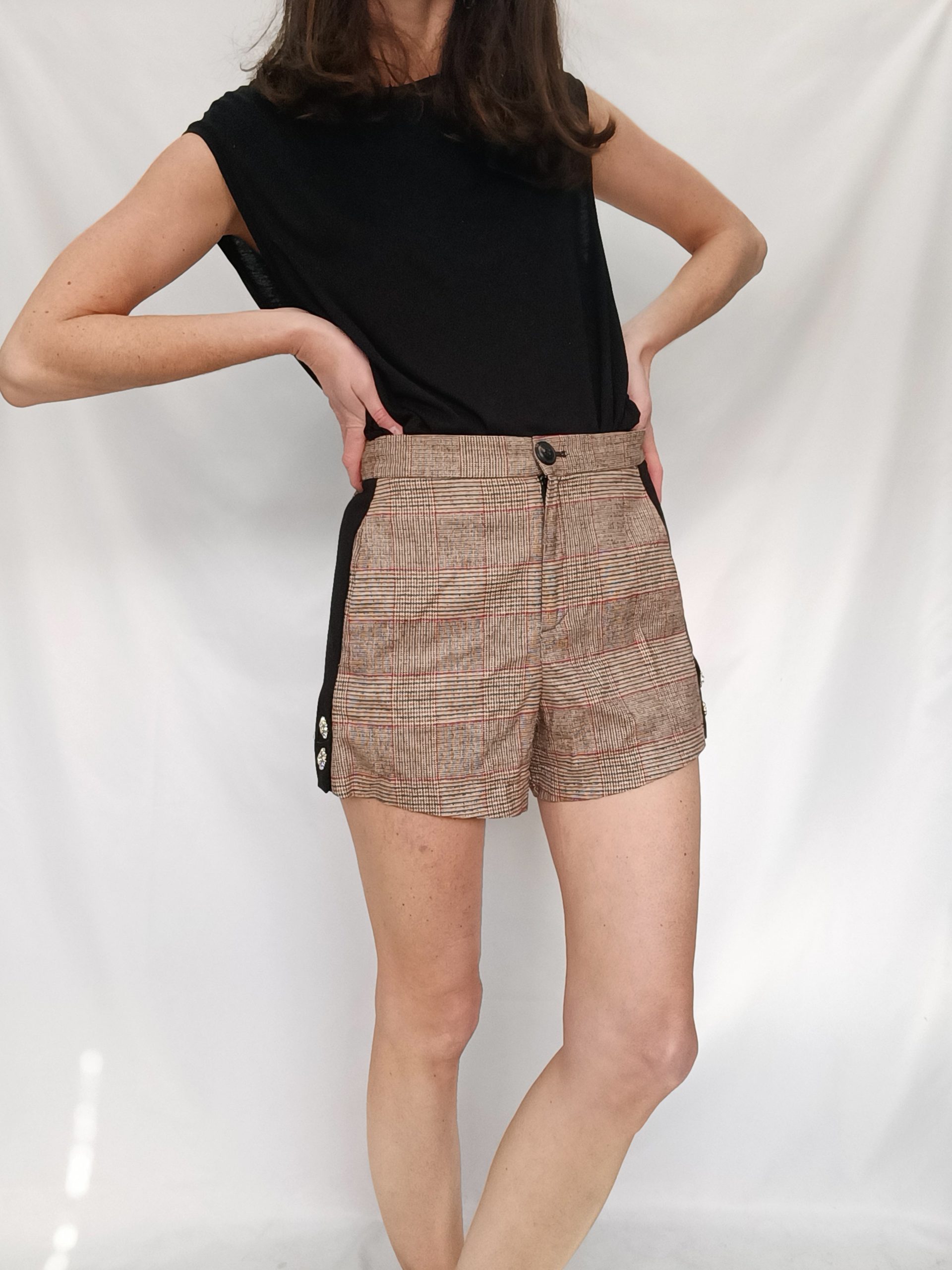 PINKO.Shorts cuadros pedrería T.40 (38 real)