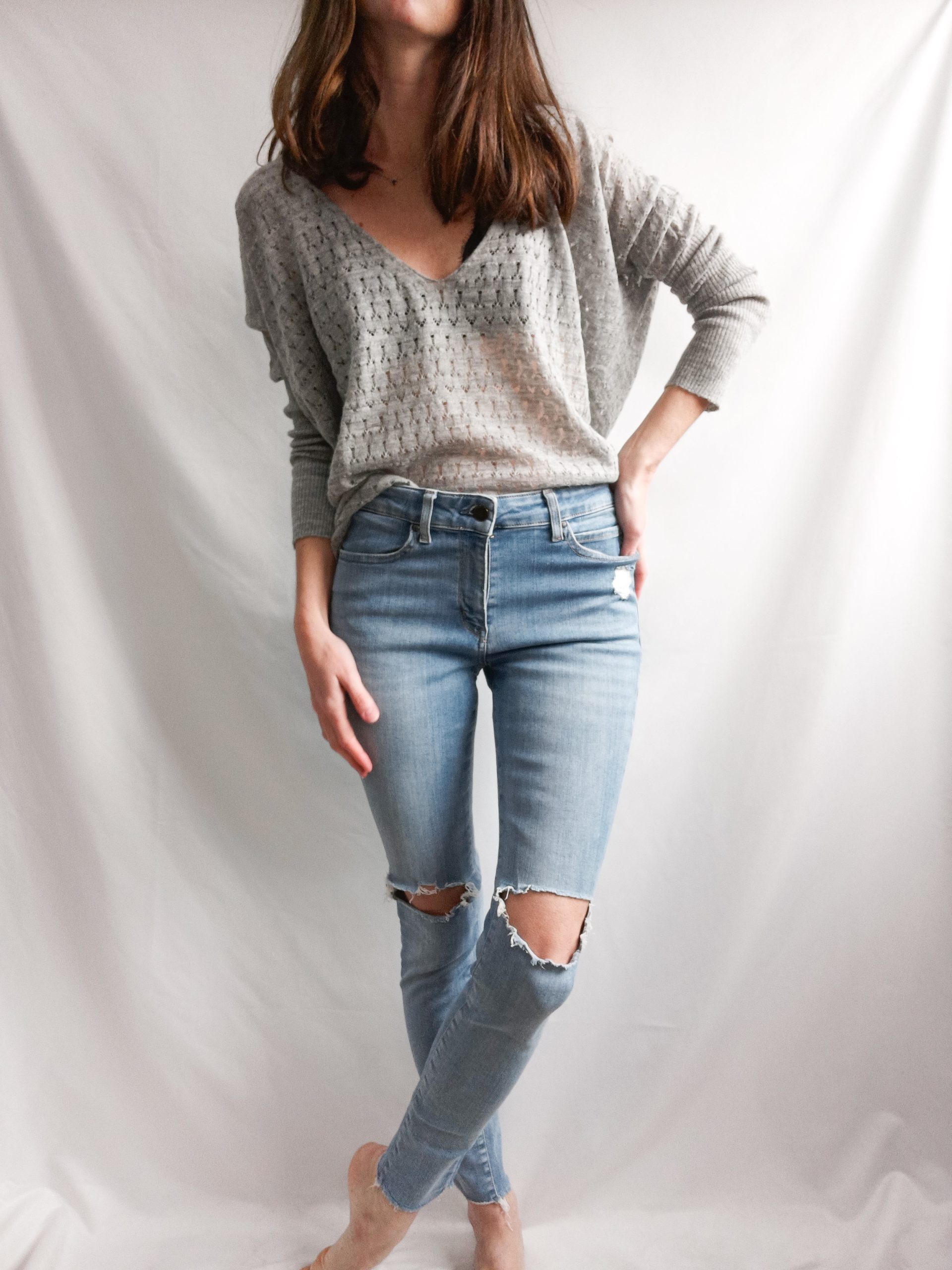 UNIQLO. Pantalón vaquero rotos T.34