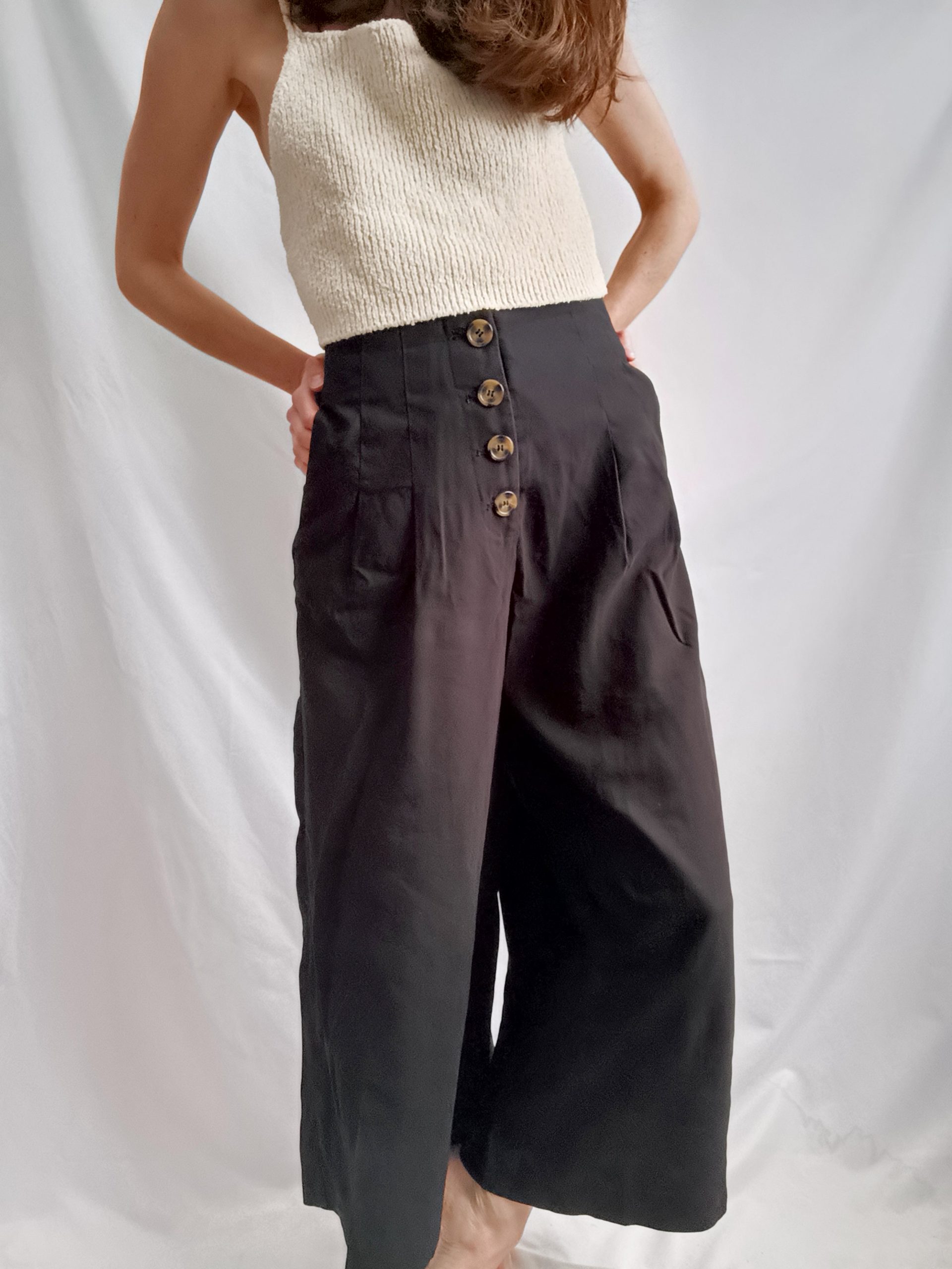ZARA. Pantalón culotte botones T.s