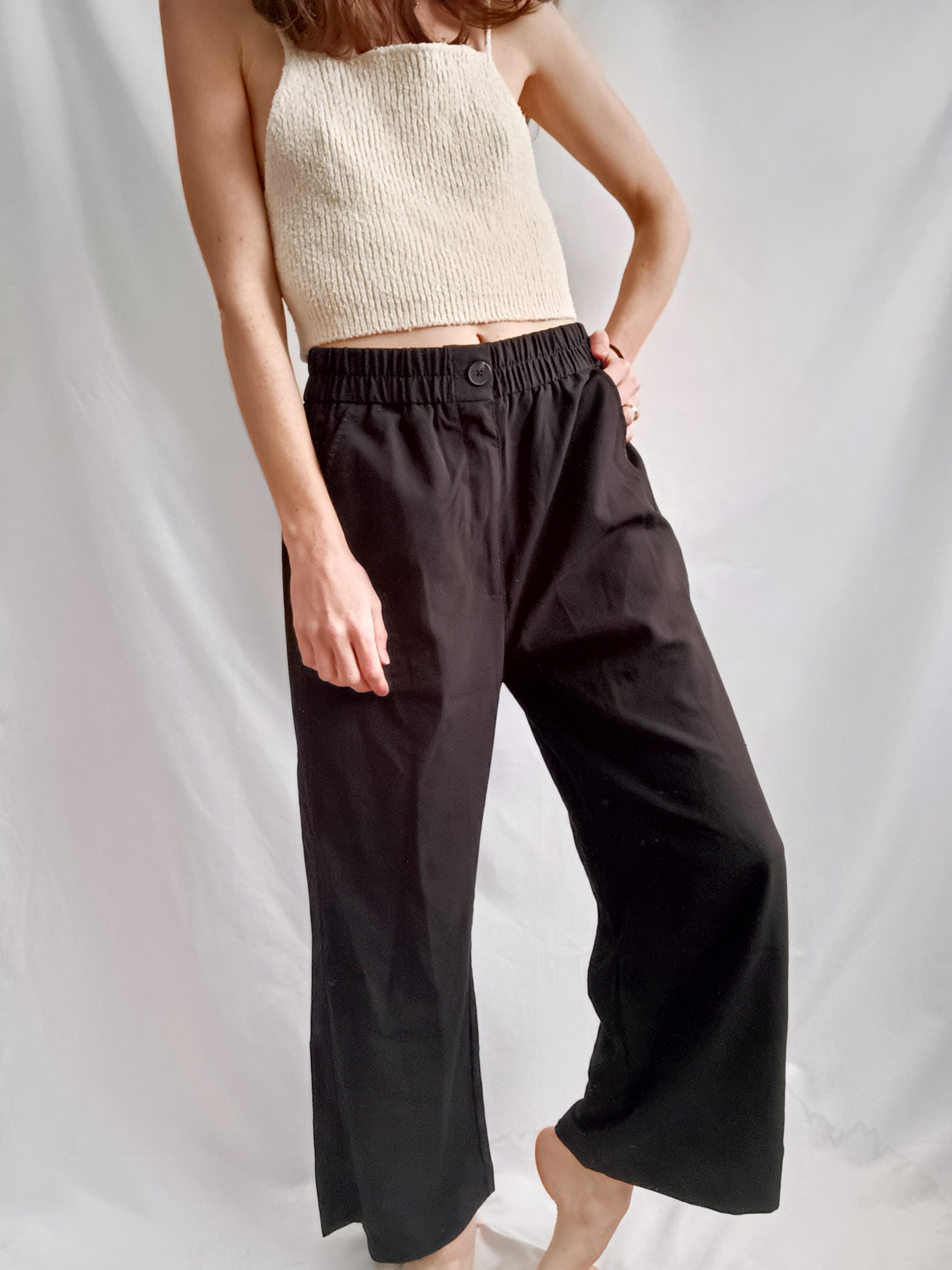 STRADIVARIUS. Pantalón culotte negro T.l