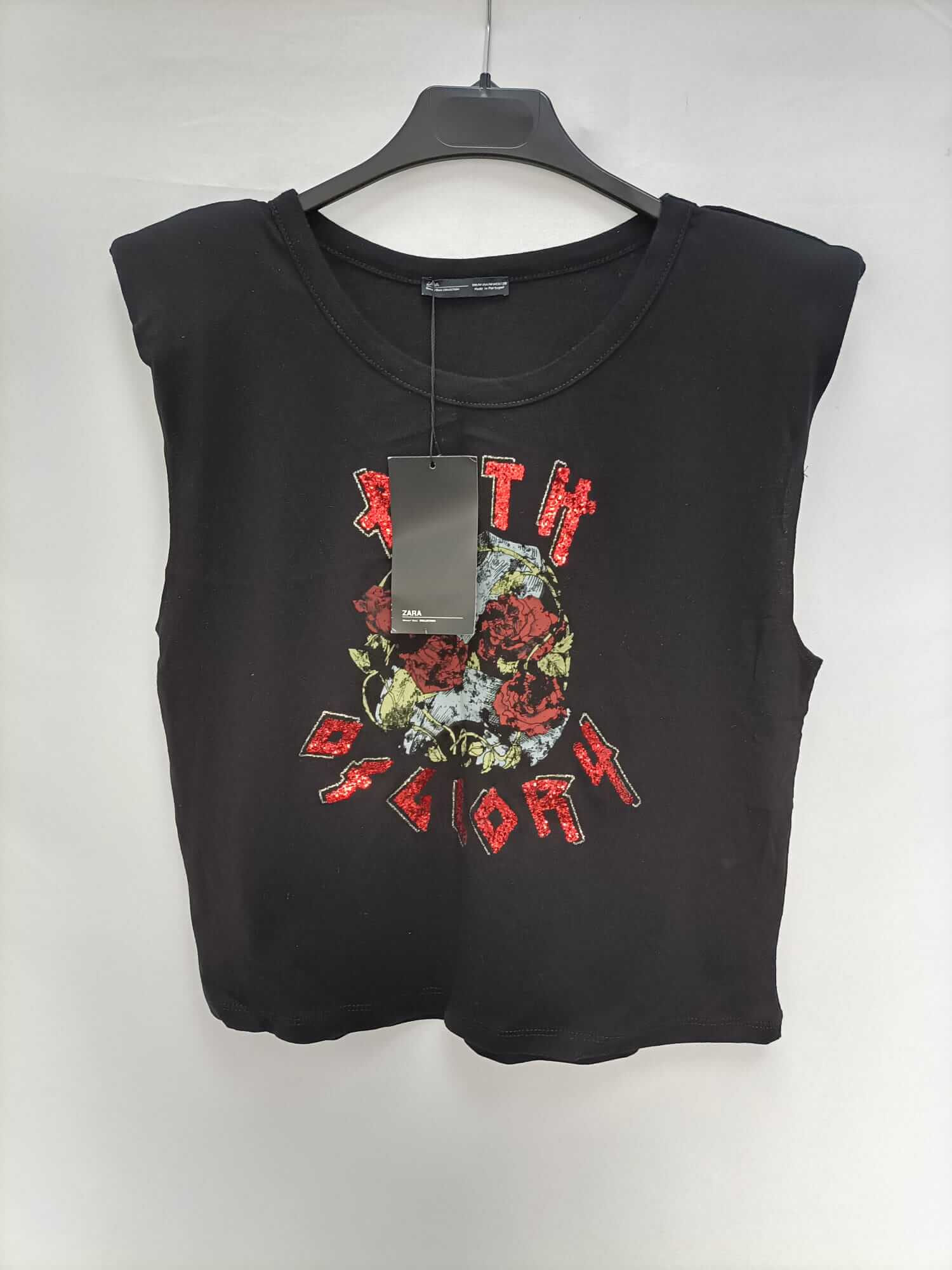 ZARA.Camiseta hombreras y lentejuelas T.m