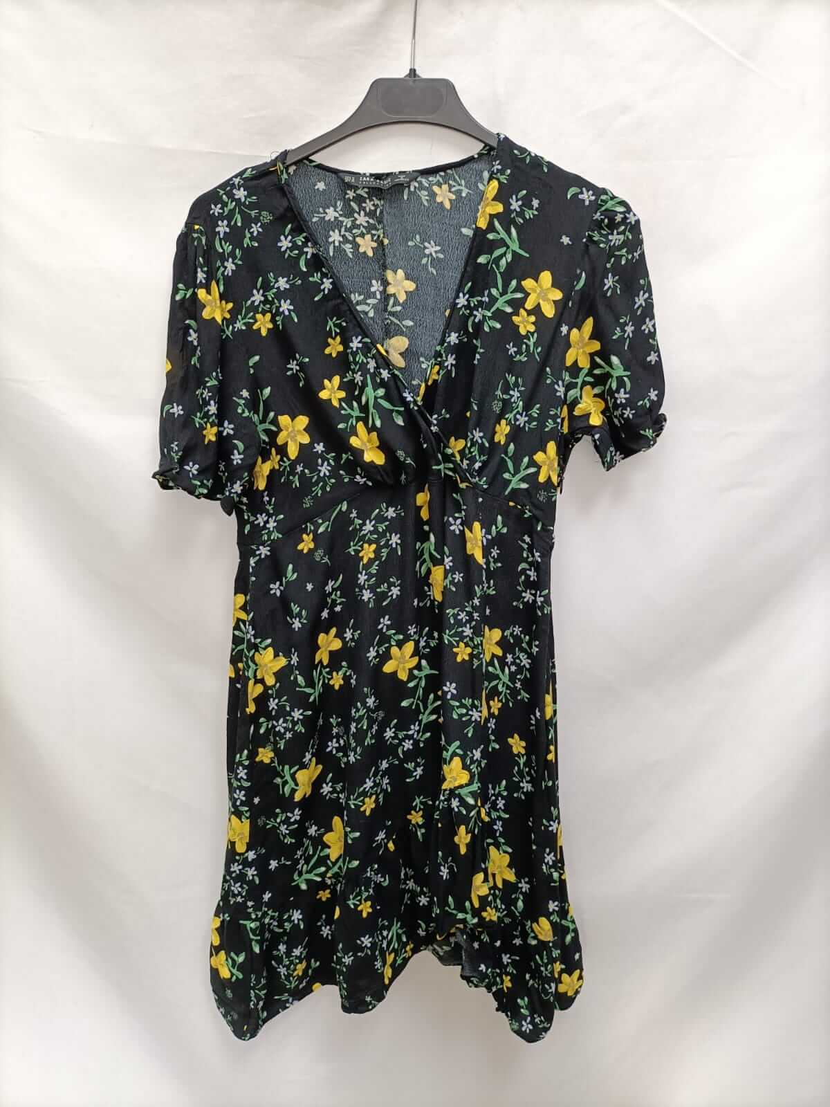 ZARA.Vestido negro flores T.m