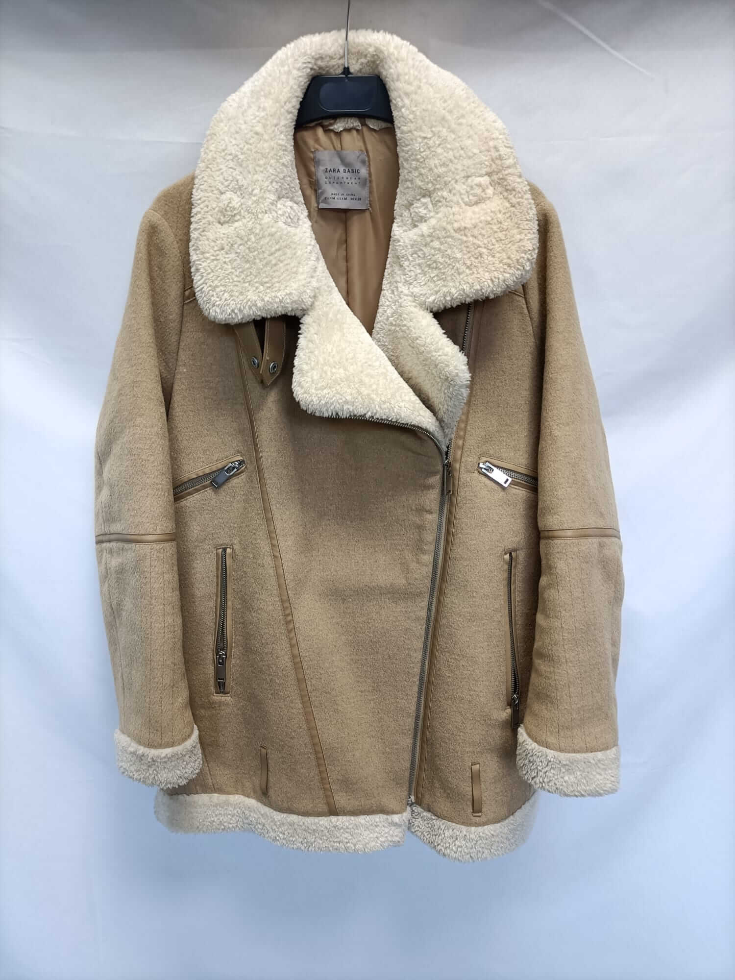 ZARA.Abrigo beige borrego T.M