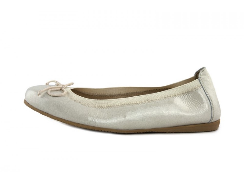 Bailarina charol off white elástico y Jeromín