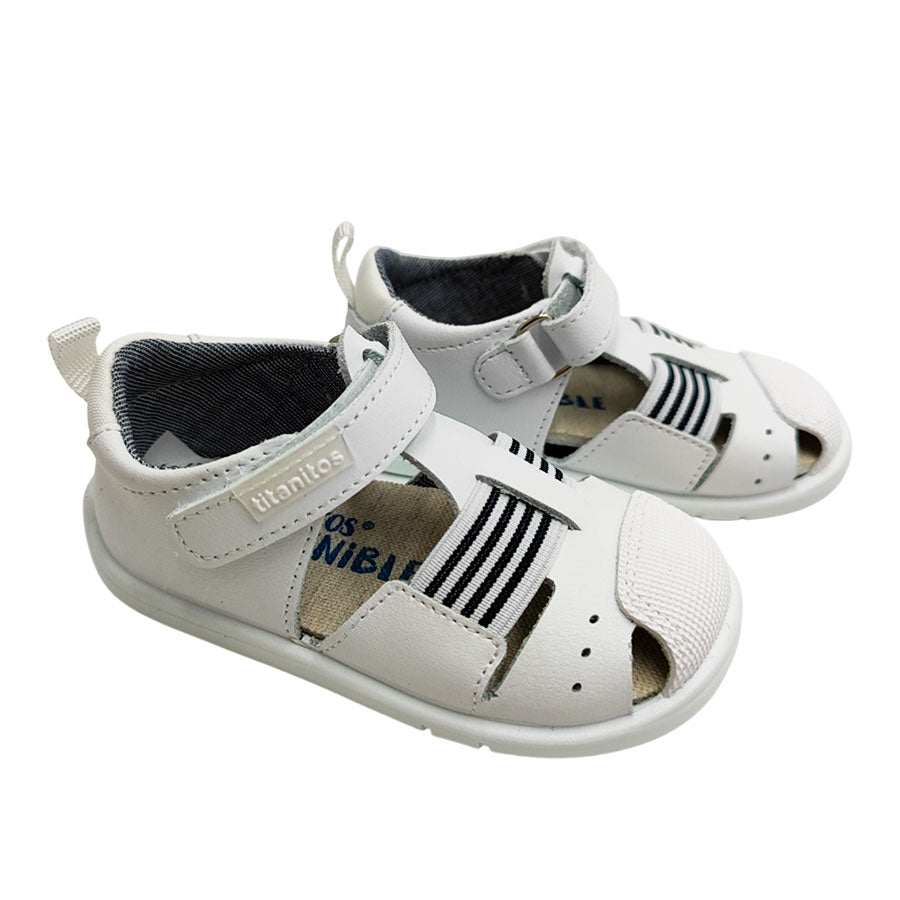 Sandalia respetuosa con puntera Titanitos modelo Basilio