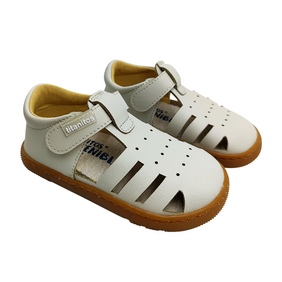 Sandalia respetuosa Titanitos modelo Raimundo