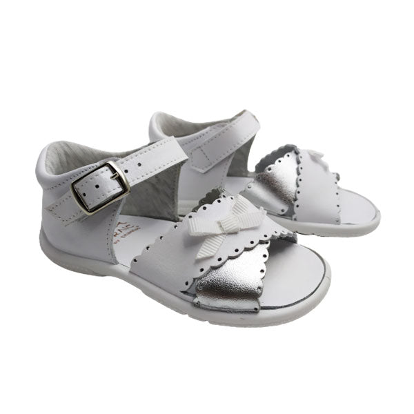 Sandalia blanco y plata Titanitos talón cerrado