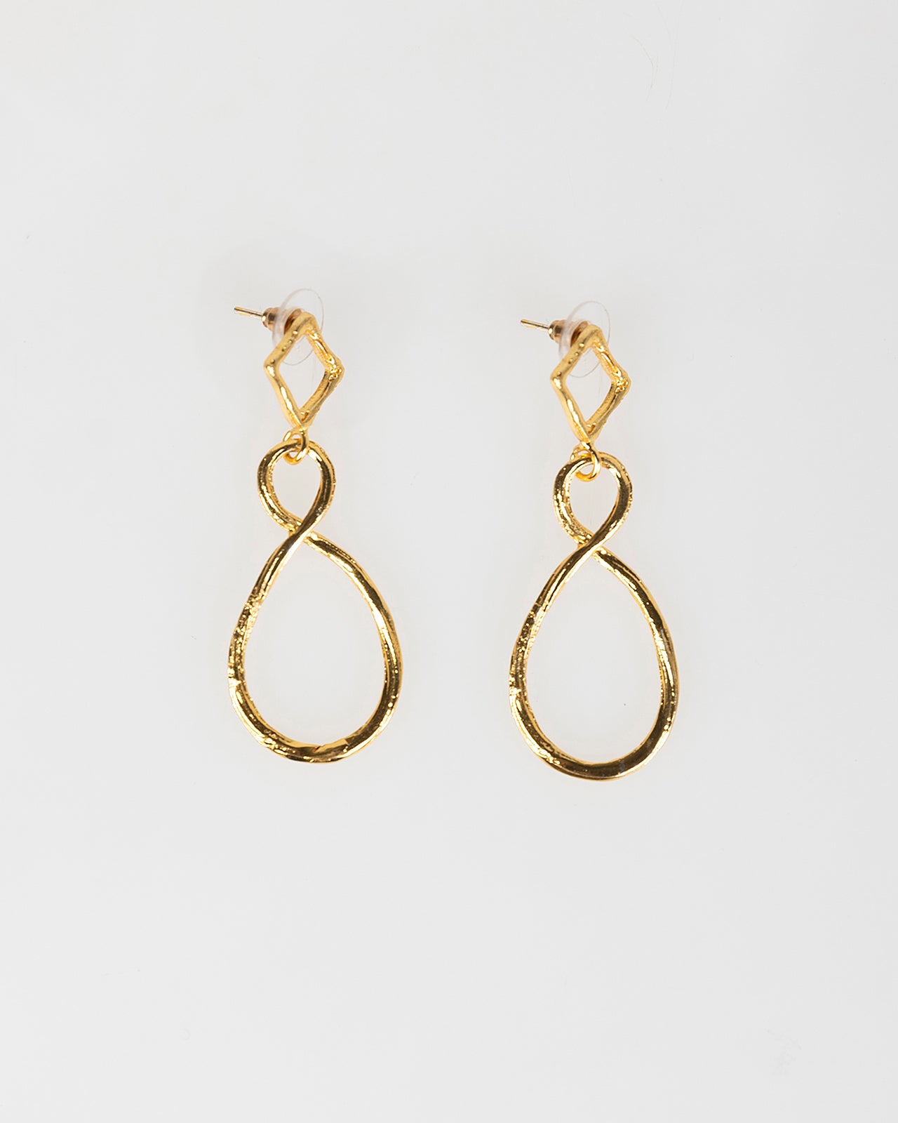 Pendientes largos dorados