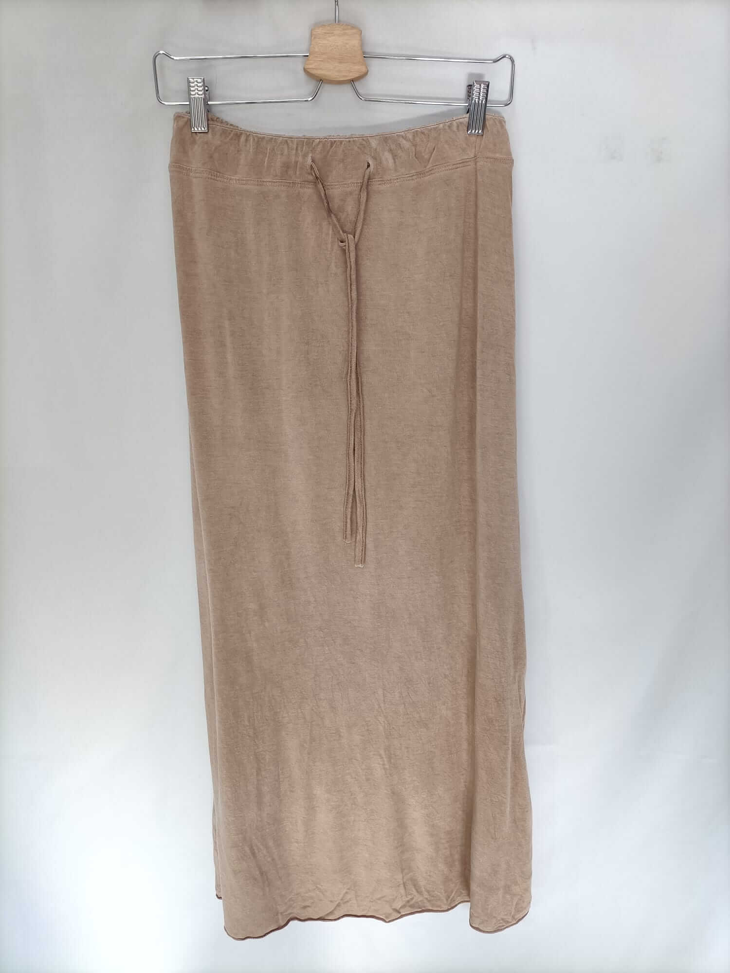 OTRAS.Falda midi beige elástica. T.s/m