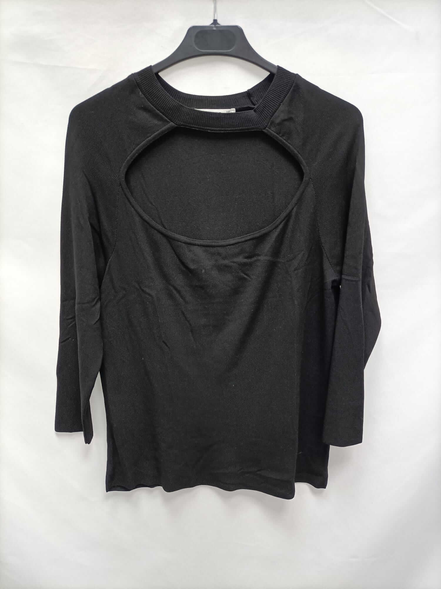 MANGO.Top negro canalé chóquer T.L