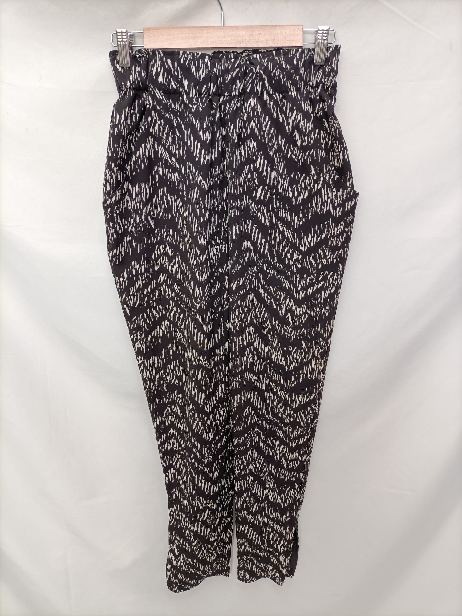 H&M. Pantalón estampado fluido T.34
