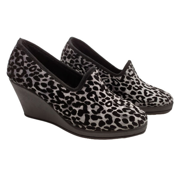 Zapatilla cuña alta leopardo de Salemera