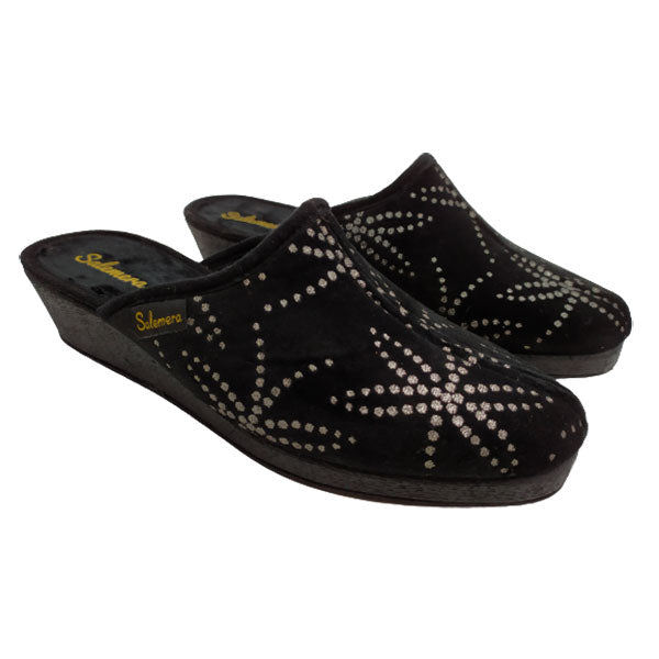 Zueco bajo adornado de pétalos Salemera