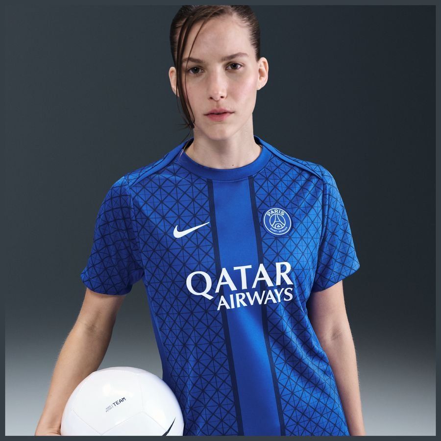 Paris Saint Germain Camiseta de entrenamiento Dri-FIT Academy Pro Antes del partido - Hiperreal/Marina de Medianoche/Blanco Mujeres