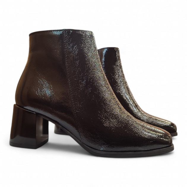 Botines Pitillos charol tacón negros