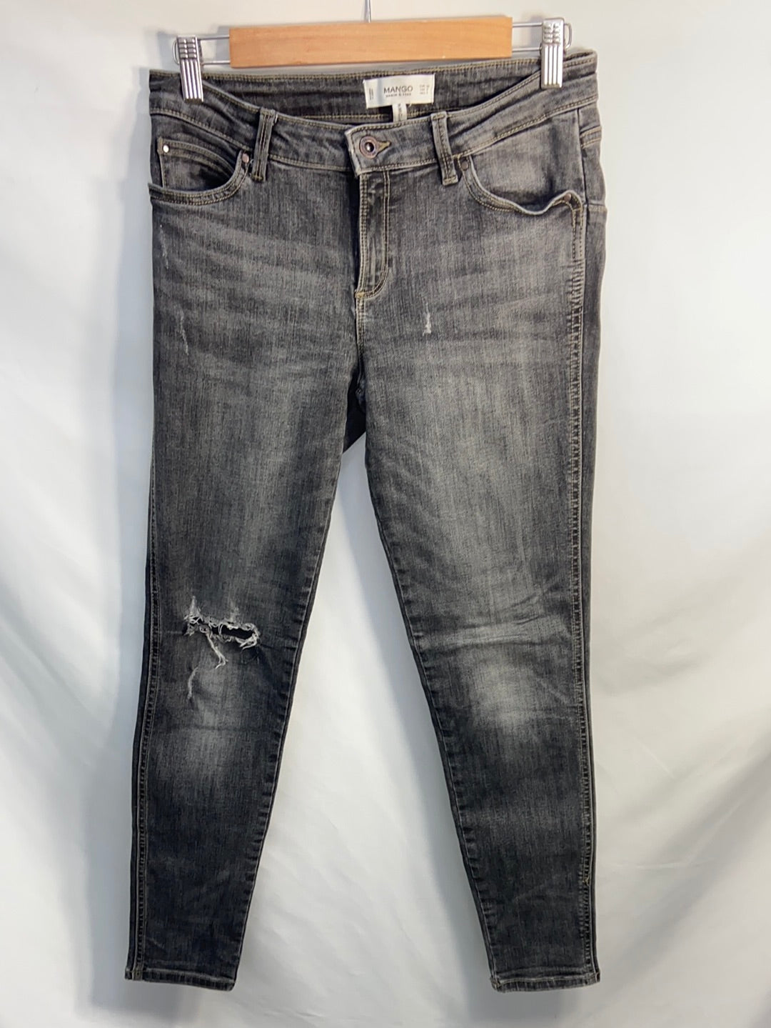 MANGO.Pantalones grises rotos T.38