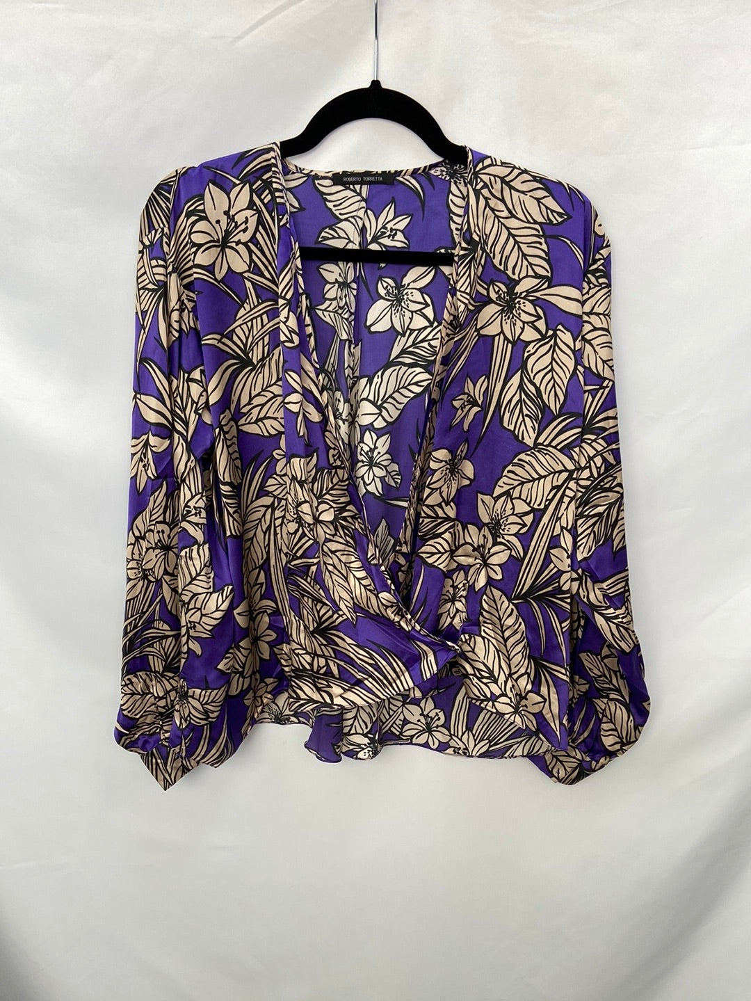 ROBERTO TORRETA.Blusa seda escote amplio cruzada T.38