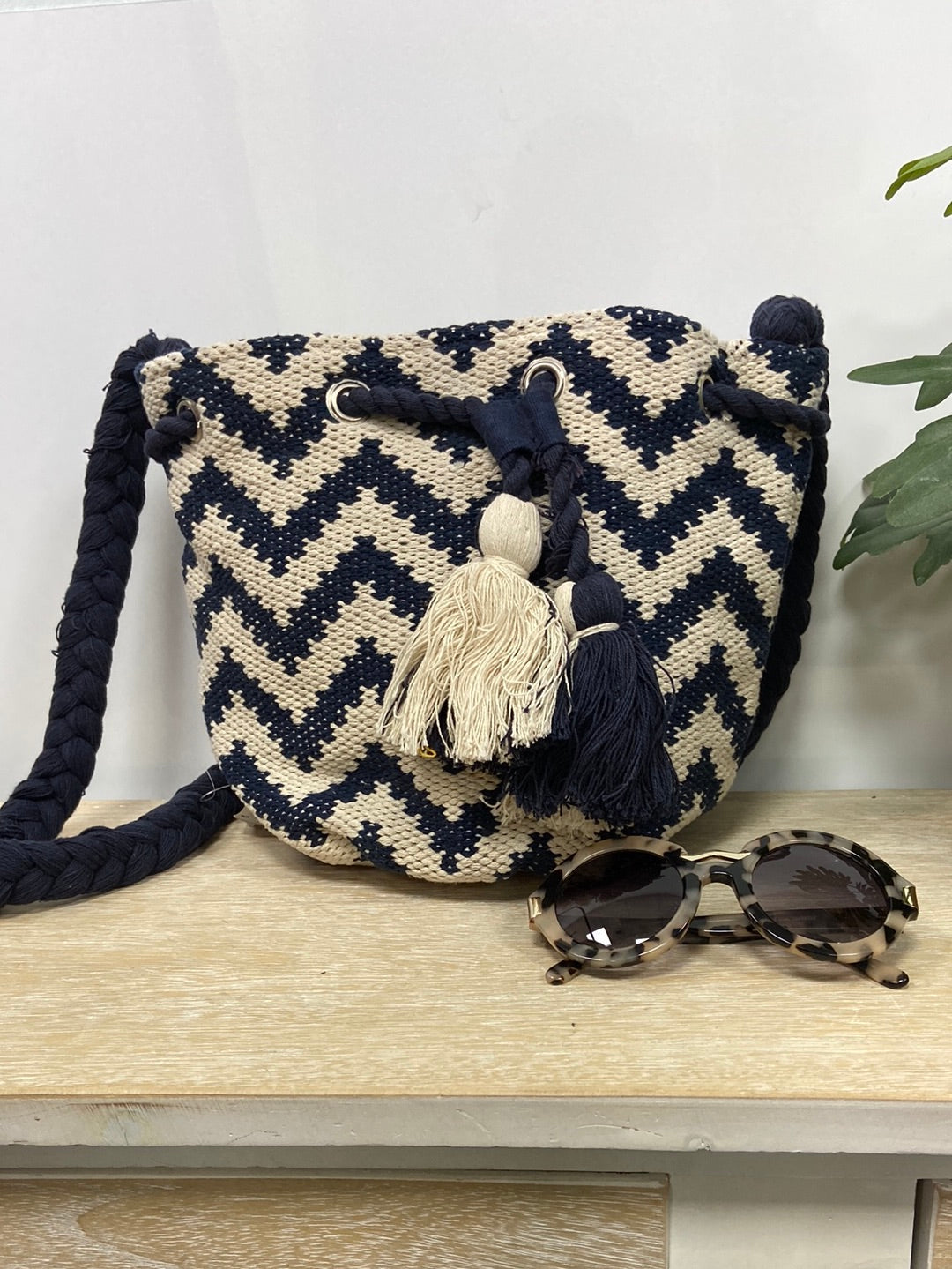 UNIT. Bolso azul y beige