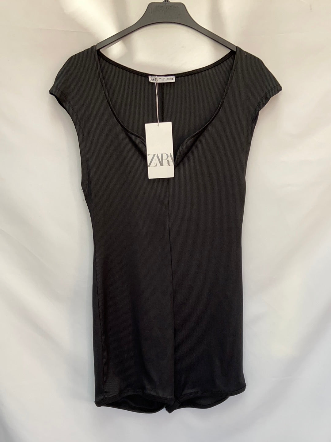 ZARA.Mono corto elástico canalé negro T.L