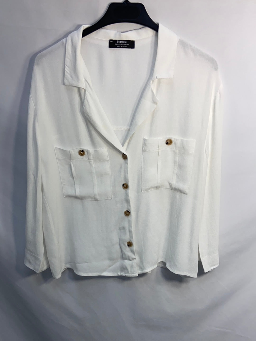 BERSHKA. Blusa blanca T.m