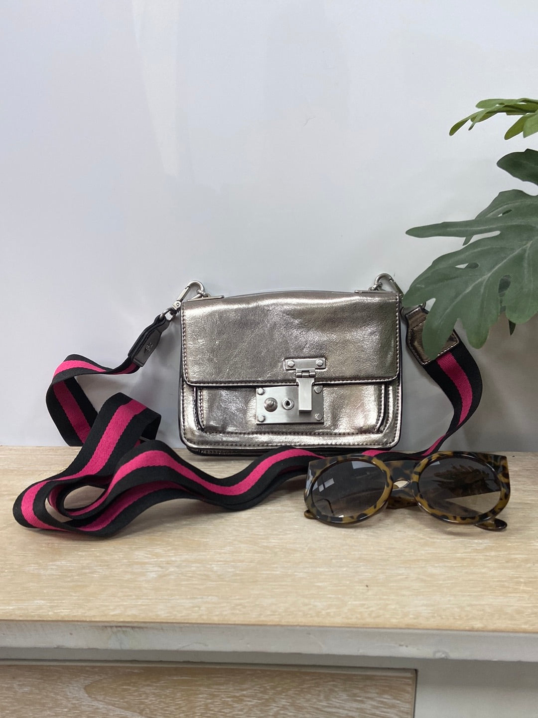 ZARA. Bolso plateado