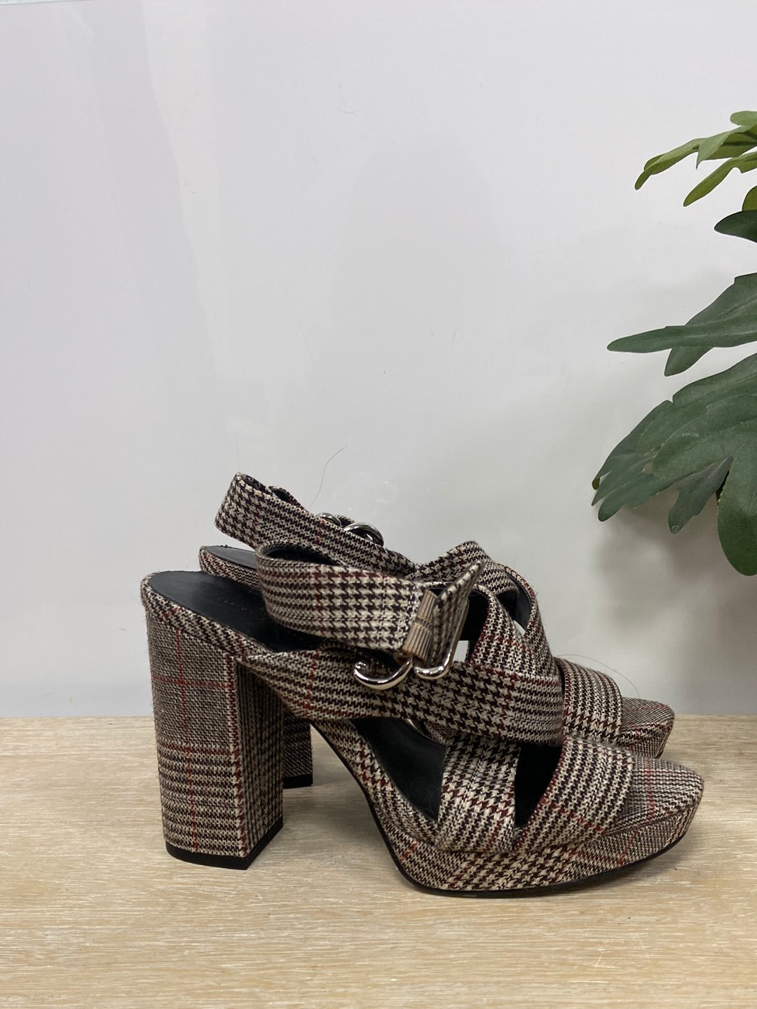 PULL&BEAR.Tacones pata de gallo T.37