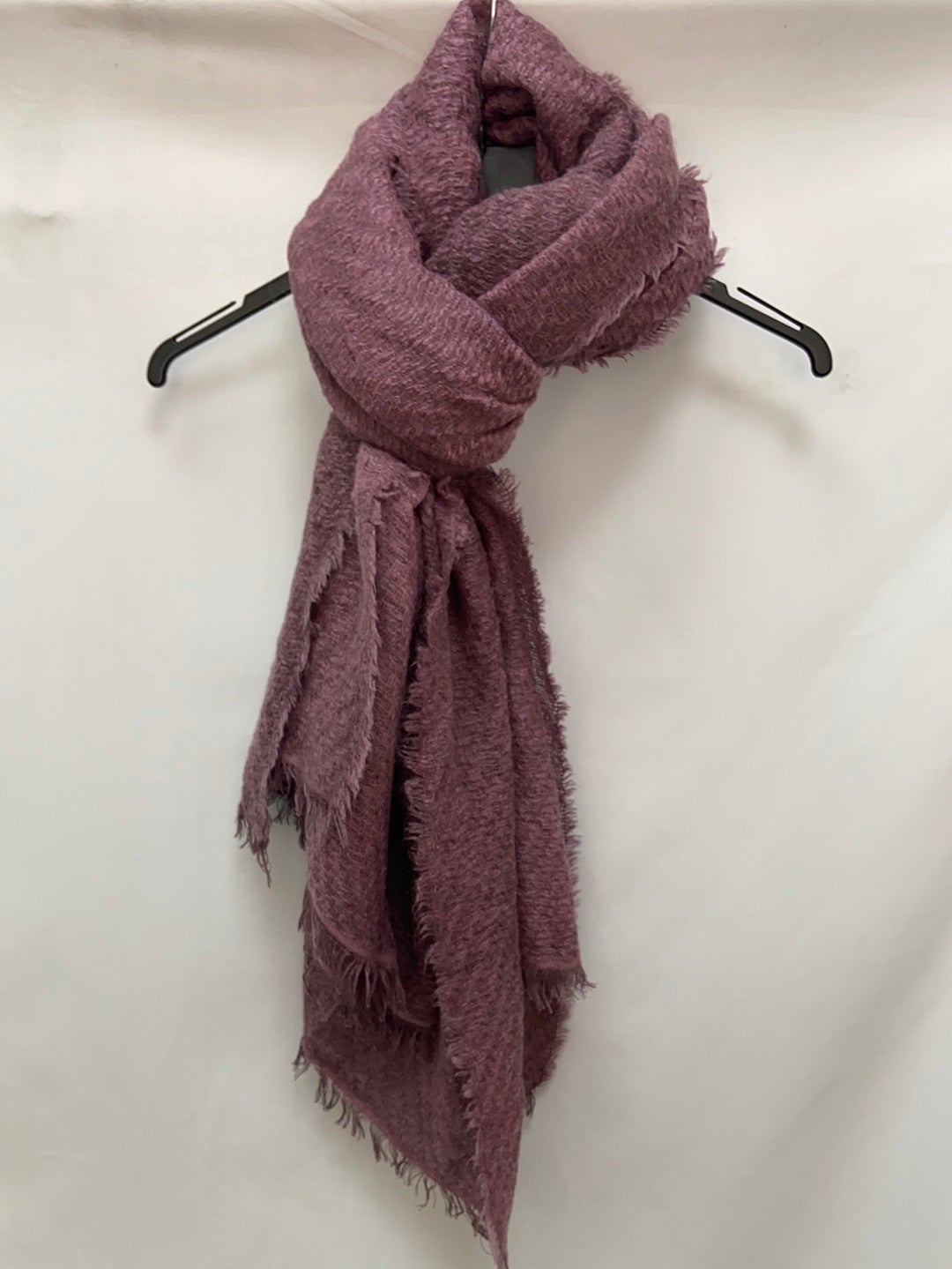 OTRAS. Fular rosa trenzado