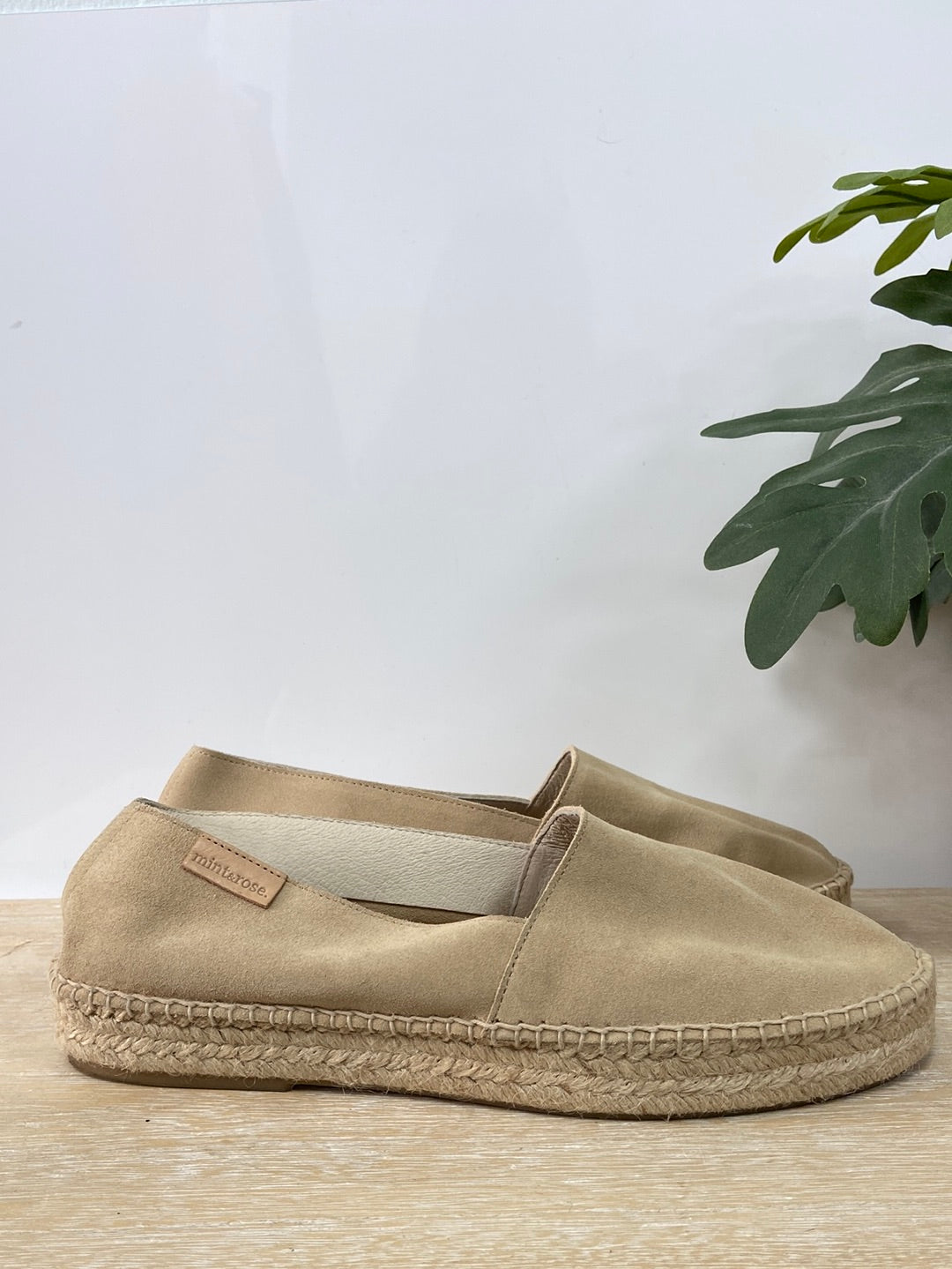 MINT&ROSE. Alpargata beige T.40