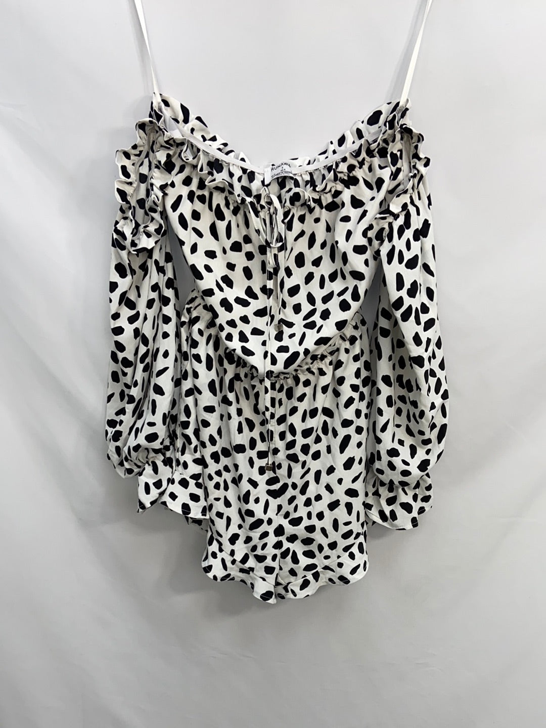 RUNAWAY.Mono blanco y negro con mangas T.s