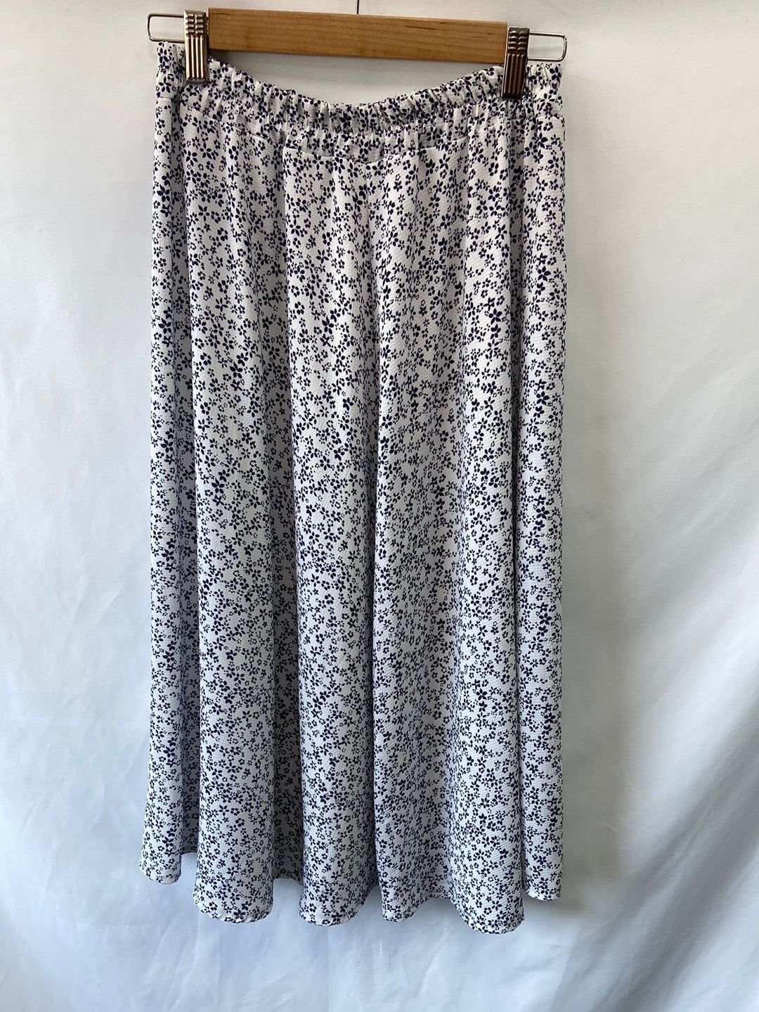 OTRAS.Falda midi flores T.M/L