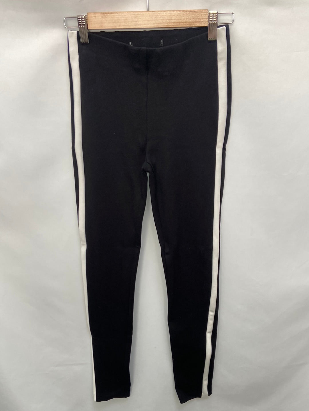 OTRAS.Leggins negros raya lateral T.xs