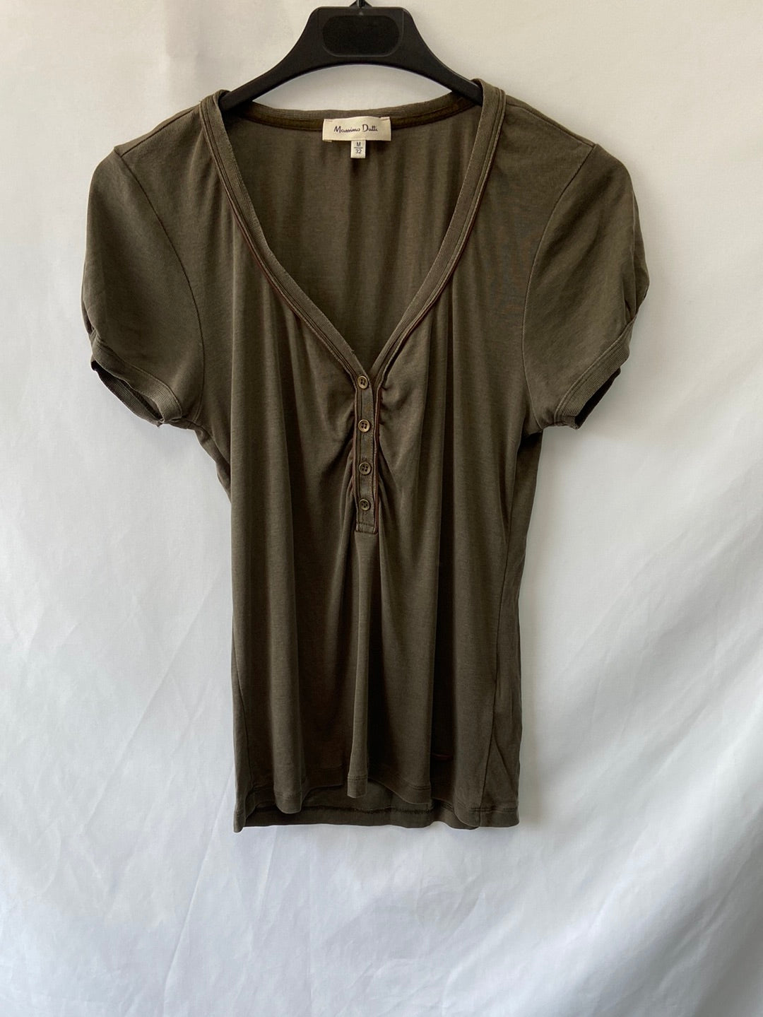 MASSIMO DUTTI. Camiseta verde botones T.m