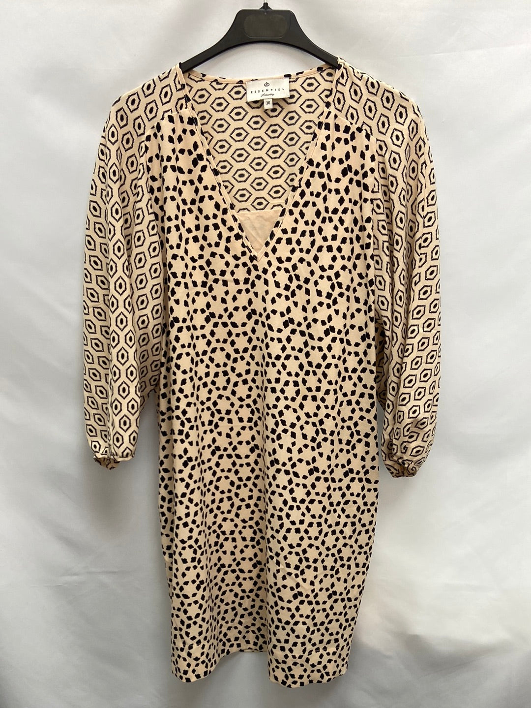 ESSENTIEL. Vestido dibujos negros