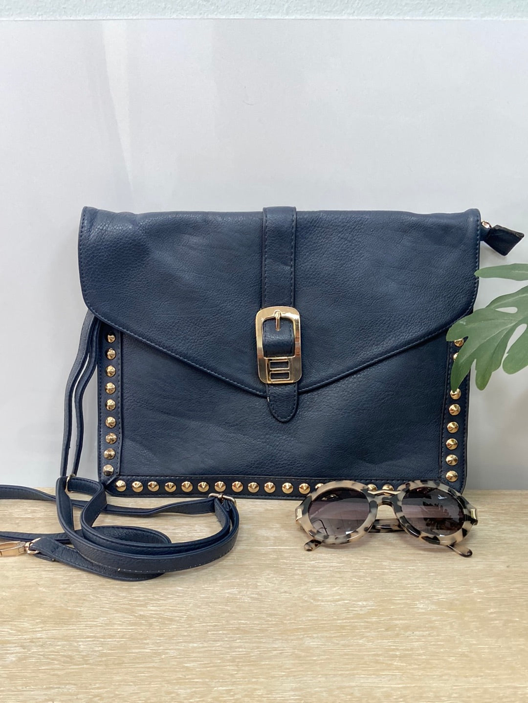 OTRAS. Bolso/Cartera azul tachuelas