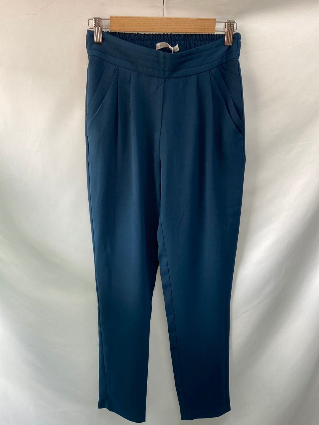 SFERA. Pantalones vestir estilo joggers T.m