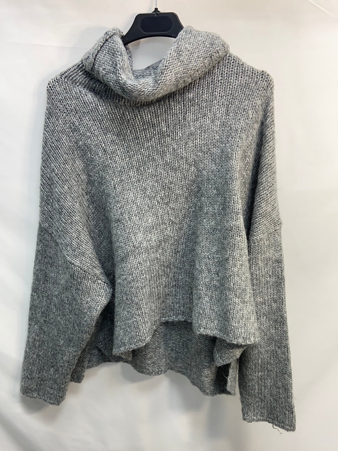 PULL&BEAR.Jersey oversized cuello vuelto gris T.S