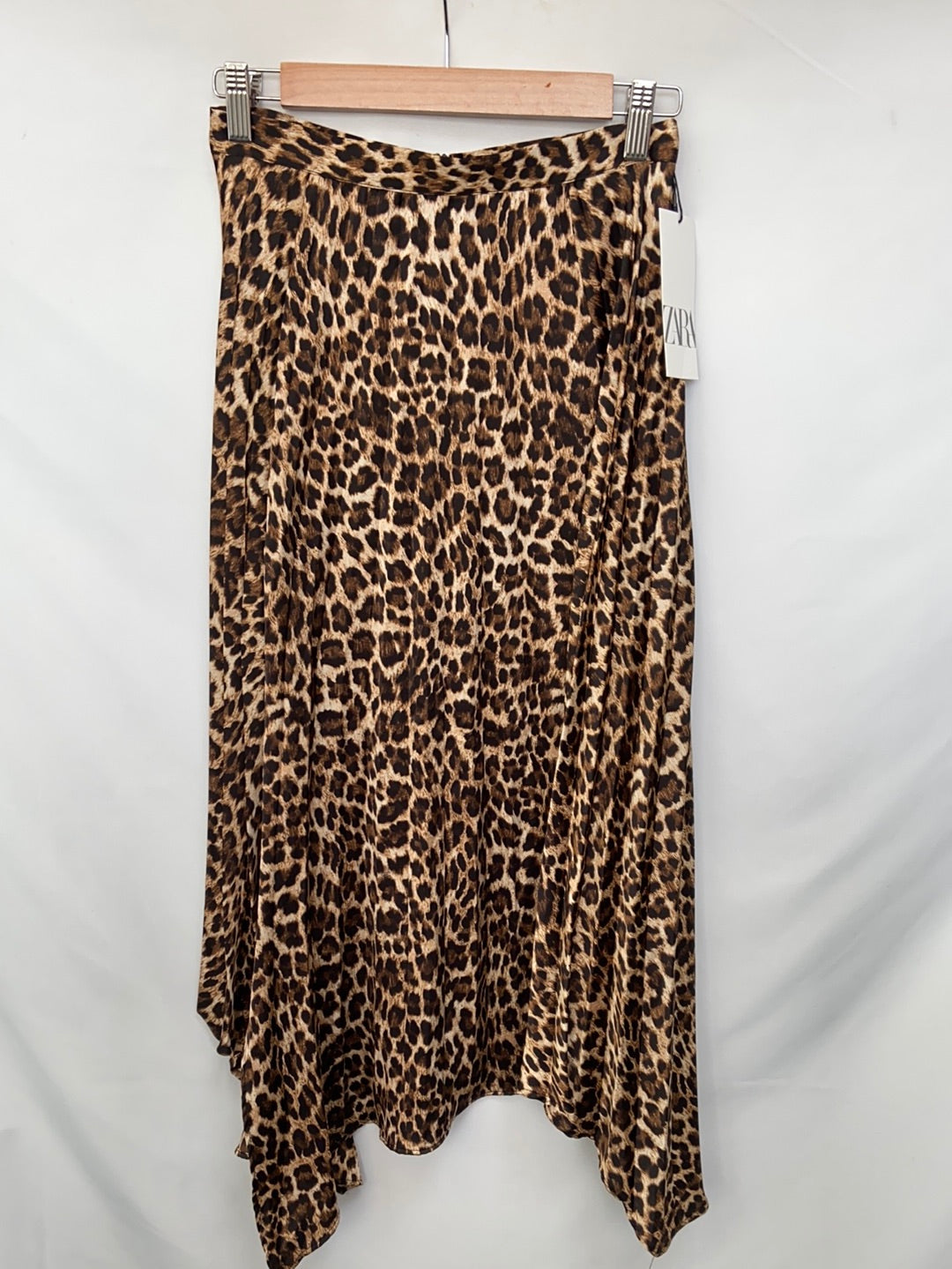 ZARA.Falda midi asimétrica animal print T.xs