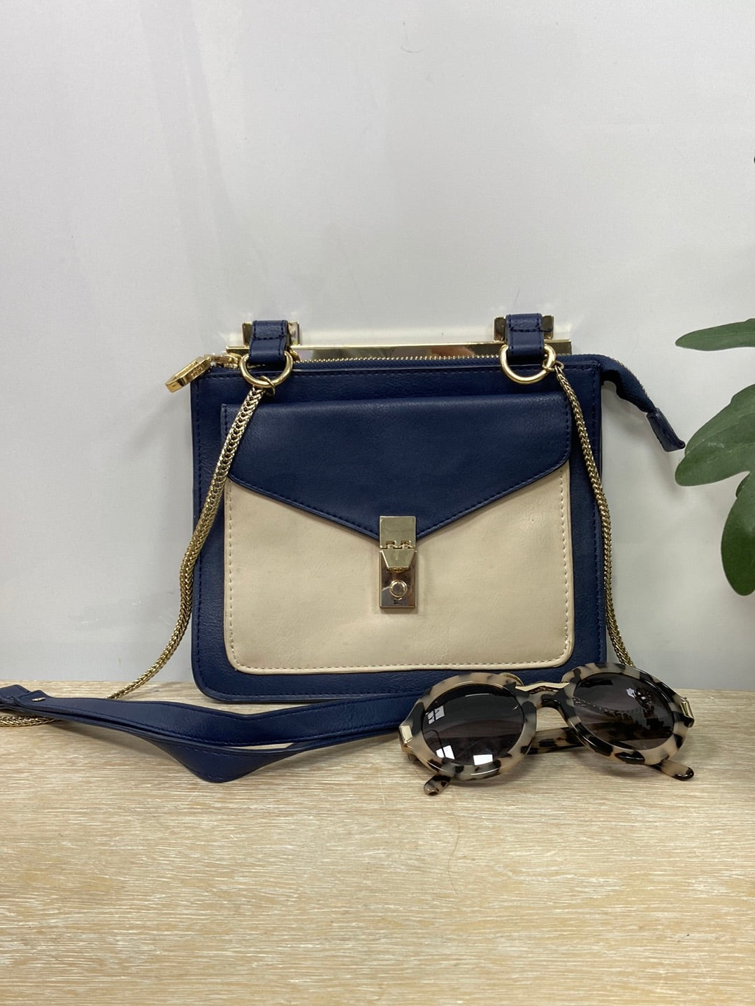 ZARA.Bolso beige, azul y dorado