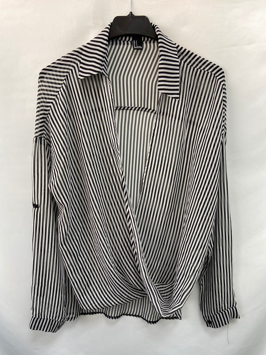 FOREVER21. Blusa cruzada rayas T.s (TARA)