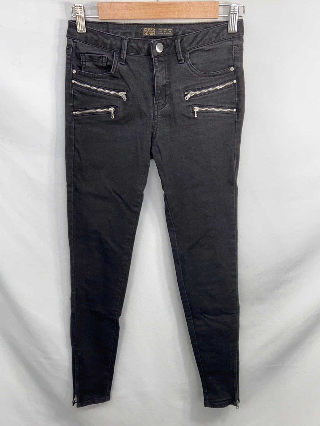 ZARA.Pantalones negros cremalleras T.34