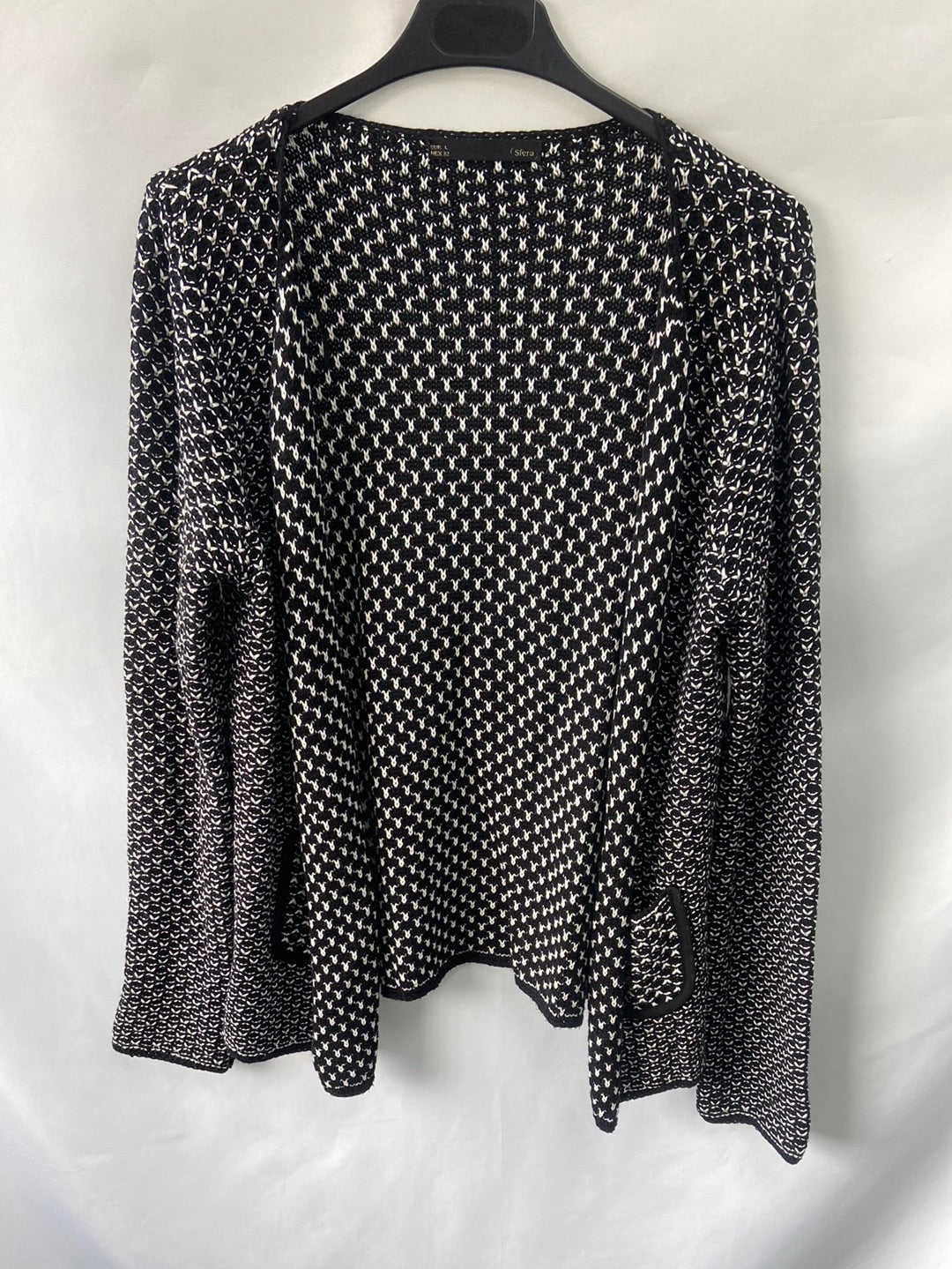 SFERA.Chaqueta punto negra y blanca T.L