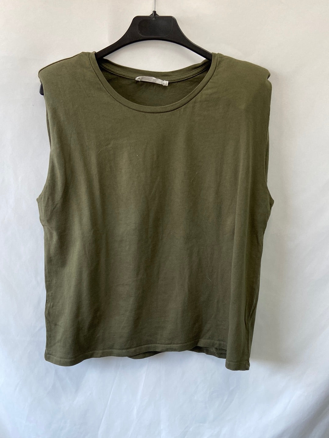 MANGO.Camiseta verde caqui hombreras T.L